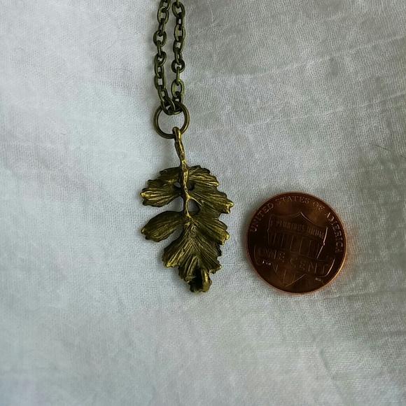 Antiqued Leaf Necklace - Picture 4 of 4